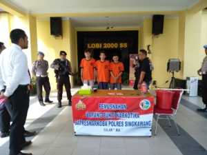 BNN Hadiri Pemusnahan BarBuk Narkotika di Halaman Polres Singkawang BNN Hadiri Pemusnahan BarBuk Narkotika di Halaman Polres Singkawang