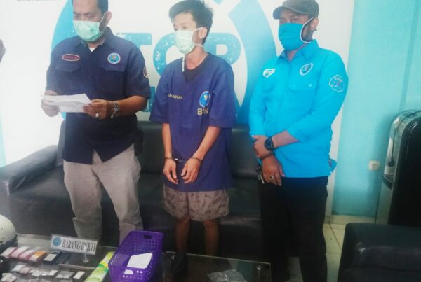 Ditengah Pandemik Covid-19 BNN Kota Singkawang Amankan Shabu 55,87 Gram Ditengah Pandemik Covid-19 BNN Kota Singkawang Amankan Shabu 55,87 Gram