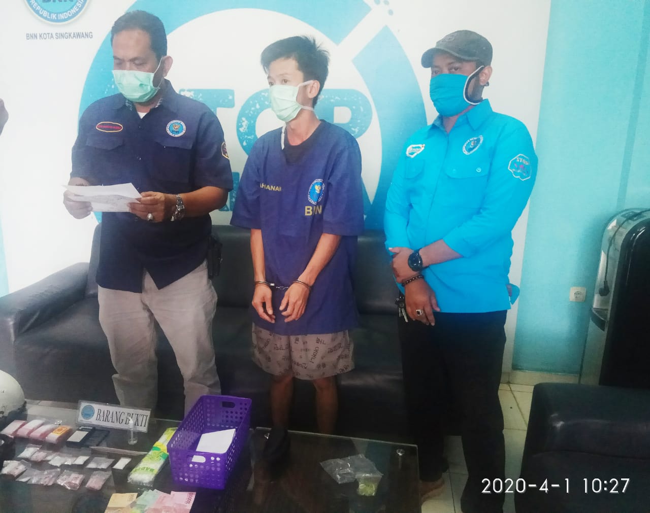 Ditengah Pandemik Covid-19 BNN Kota Singkawang Amankan Shabu 55,87 Gram Ditengah Pandemik Covid-19 BNN Kota Singkawang Amankan Shabu 55,87 Gram